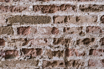 Detail of a brick wall deteriorated by the passage of time.