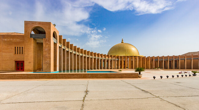 Vista del Palacio de Congresos de Sevilla (FIBES) en Sevilla, Andaluc&iacute;a, Espa&ntilde;a