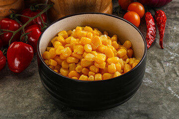 Sweet canned ripe corn grain