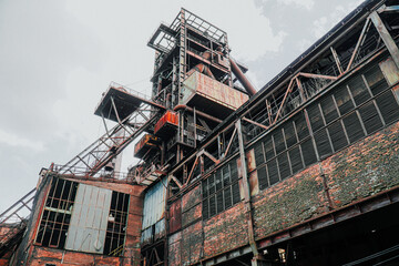 Fototapeta na wymiar Dolny Obszar Witkowic, to unikalna atrakcja Ostrawy w Czechach. Stanowi strefę przemysłową, w której jeszcze nie tak dawno wydobywano węgiel i przetapiano żelazo.