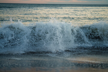 Fototapeta premium Lapping waves at dusk | 夕暮れの波打ち際
