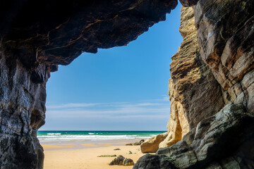 Cave on the beach on the West coast of Quiberon peninsula, Morbihan, Brittany, France - obrazy, fototapety, plakaty