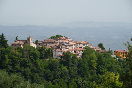 View of Santa Maria a Corte, old village near Ascoli Piceno © Claudio Colombo