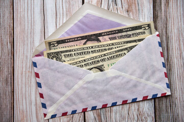 amerykańskie dolary w kopercie  - obrazy, fototapety, plakaty