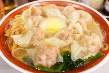 広州市場のわんたん麺