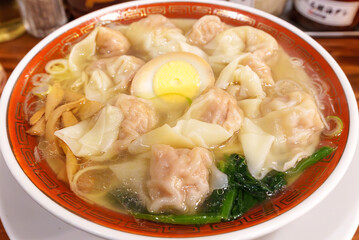 広州市場のわんたん麺