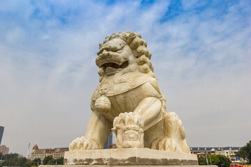 Fototapeta na wymiar Marble lion on the Shizilin Bridge in Tianjin, China