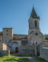 Fototapeta na wymiar Église romane de La Capelle sur le causse de Sauveterre, Lozère, France