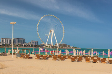Beach in Dubai with a view of the Ferris wheel - 746651743