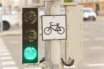 Traffic light with bicycle sign.