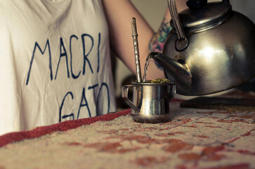girl serving mate