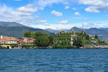 Fototapeta na wymiar Beautiful view of the lake and island on a summer day. Isola Bella. Italy.