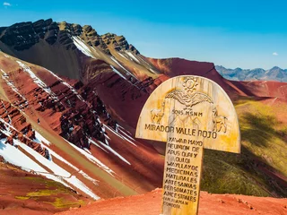 Papier Peint photo autocollant Vinicunca Panoramic viewpoint of the Red Valley (valle rojo) with wooden sign in foreground, Cusco region, Peru