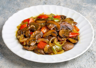 Sauteed mushrooms with onions and peppers. It is eaten as an appetizer with meals. (Turkish name; soslu mantar mezesi)