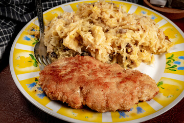 Minced meat cutlet with boiled sauerkraut.