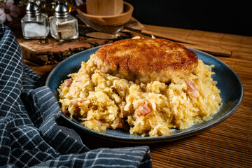 Minced meat cutlet with boiled sauerkraut.