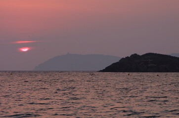 Fototapeta na wymiar tramonto rosso