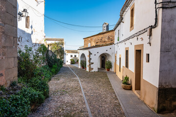 Fototapeta na wymiar Picturesque streets with whitewashed houses in the Jewish quarter of Caceres, Extremadura