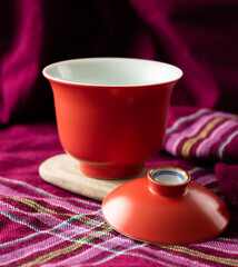 Red porcelain gaiwan with the lid off - 746797925