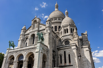 Fototapeta na wymiar Paris Basilica Sacre Coeur at top of Montmartre - Roman Catholic Church and minor basilica, dedicated to Sacred Heart of Jesus. Paris, France.