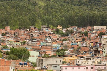 Casas, prédio e construções de comunidade da periferia da cidade de São Paulo.