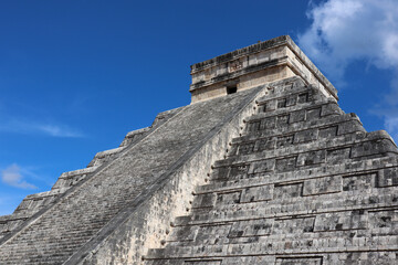 Fototapeta na wymiar Chichen Itza pyramid, the pyramid of Kukulcan. 