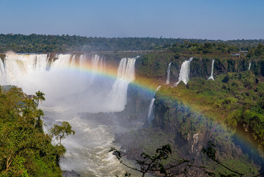 Cataratas de Foz do Iguaçu com arco iris