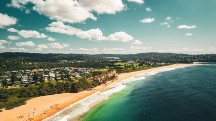 Fototapeta na wymiar Stunning ocean view of the waves and beach in the Northern Beaches of NSW, Sydney, Australia. The view was captured from above using a drone.
