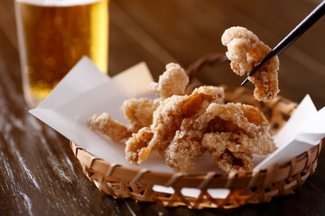 若鶏の皮唐揚げ