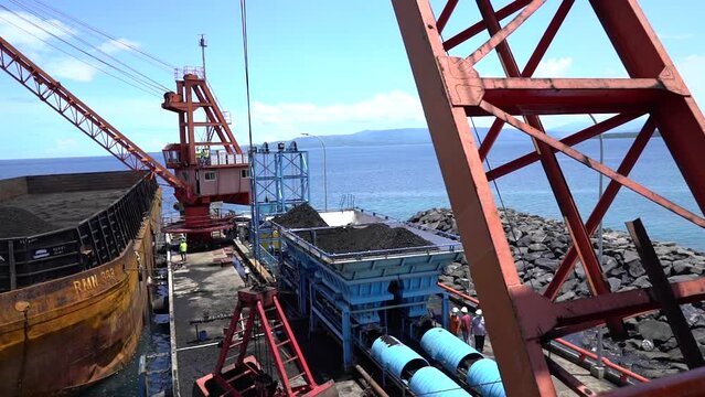Unload coal in coal mining
