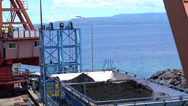 Unload coal in coal mining