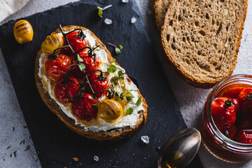 Sandwich with dried tomatoes, olives and garlic