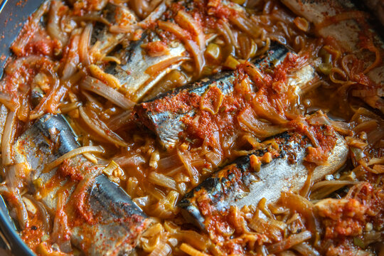 View of the saury stew in the pot