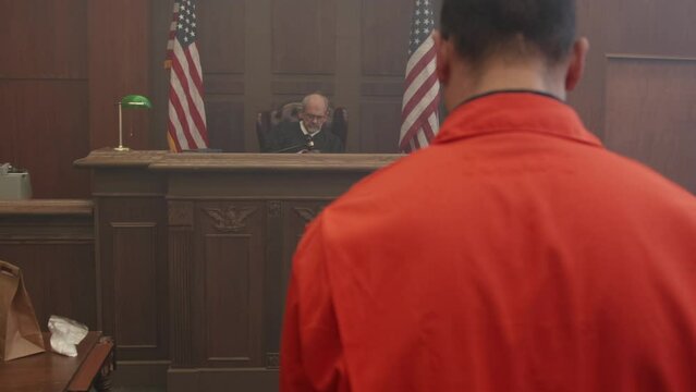Dolly zoom inmate approaching the bench of trial court