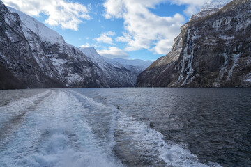 Winterliche Landschaft in Norwegen im Gebiet der Fjorde