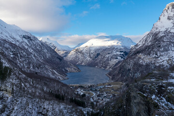 Winterliche Landschaft in Norwegen im Gebiet der Fjorde
