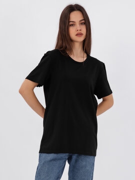 mockup of a black loose-fitting t-shirt on a young beautiful girl