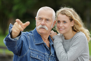 Fototapeta premium family in the park pointing at something