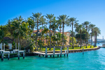 Obraz premium Architecture along the south canal of Miami in Florida, USA