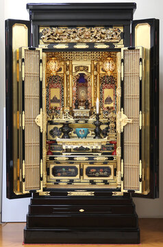 伝統的な仏教宗派 浄土真宗本願寺派の金仏壇