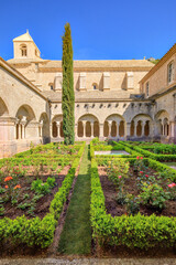 Abbaye Notre-Dame de Sénanque, Vaucluse, Provence-Alpes-Côte d'Azur - obrazy, fototapety, plakaty