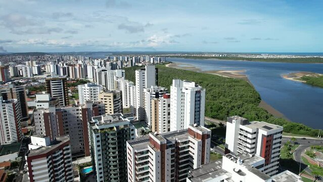 Cidade de Aracaju em Sergipe Vista de cima com drone 4k - Nordeste - Brasil