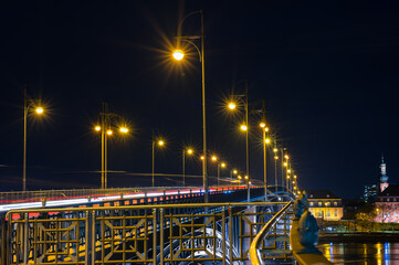 Theodor-Heuss-Brücke in Mainz bei Nacht