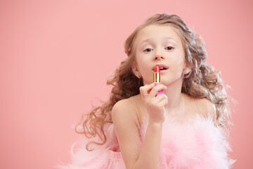 lipstick for kids - 747260186