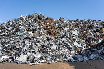 産業廃棄物の山