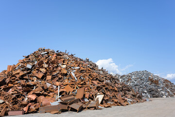 産業廃棄物の山