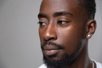 Obraz premium Portrait of man with earring, looking away