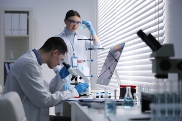 Naklejka premium Scientists working with samples in laboratory. Medical research