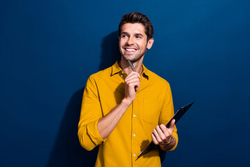 Photo portrait of attractive young man paperholder look empty space dressed stylish yellow clothes...