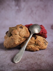 Fotos de estudio con galletas y distintos fondos y composiciones.